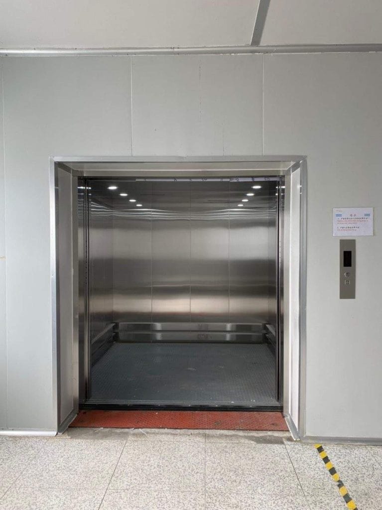 thang-may-tai-hang-4